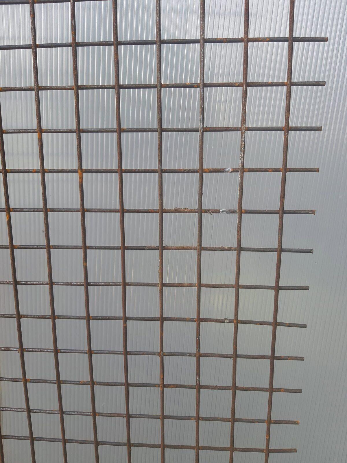 Galvanized welded mesh, aperture and weld points