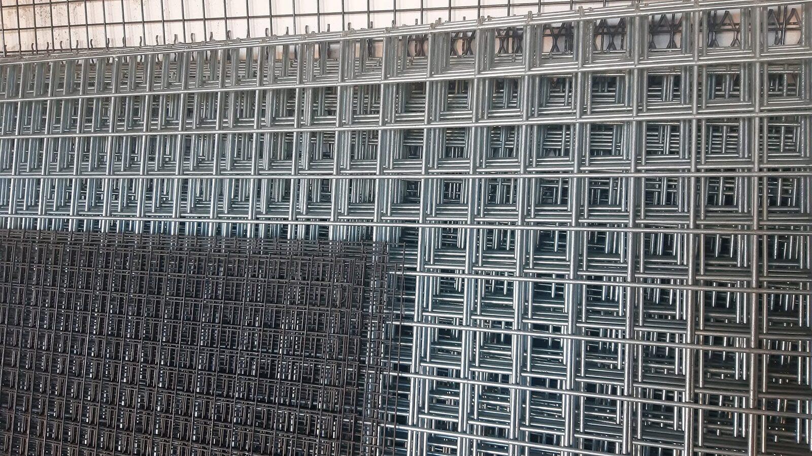 Galvanized welded mesh in several apertures