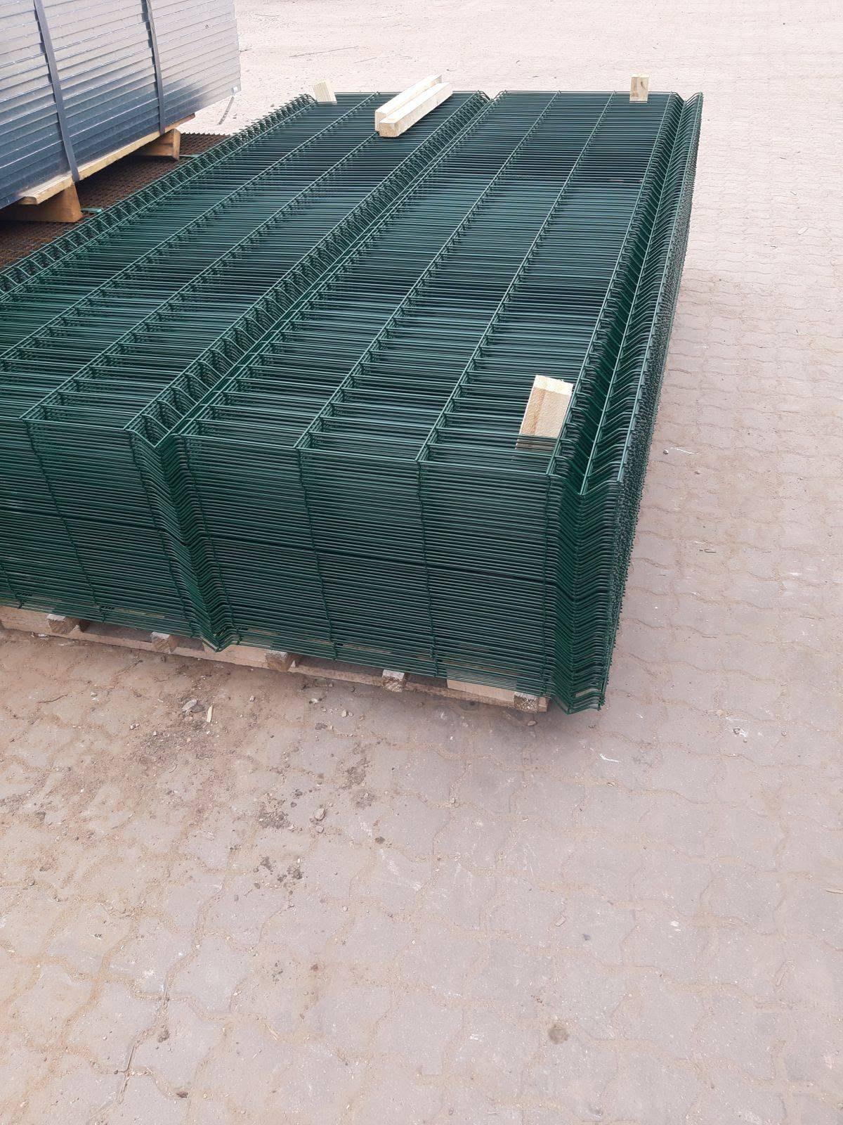Green powder-coated 3D fence panel