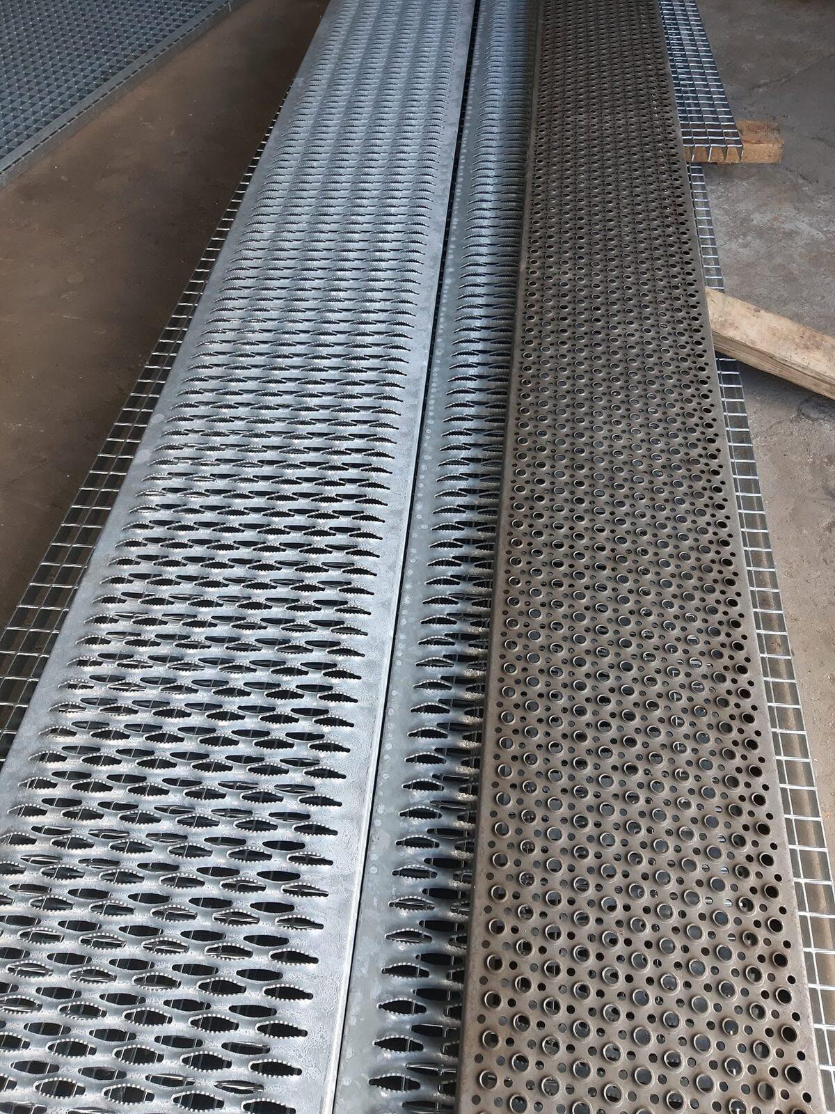 Perforated anti-slip steel walkway plank