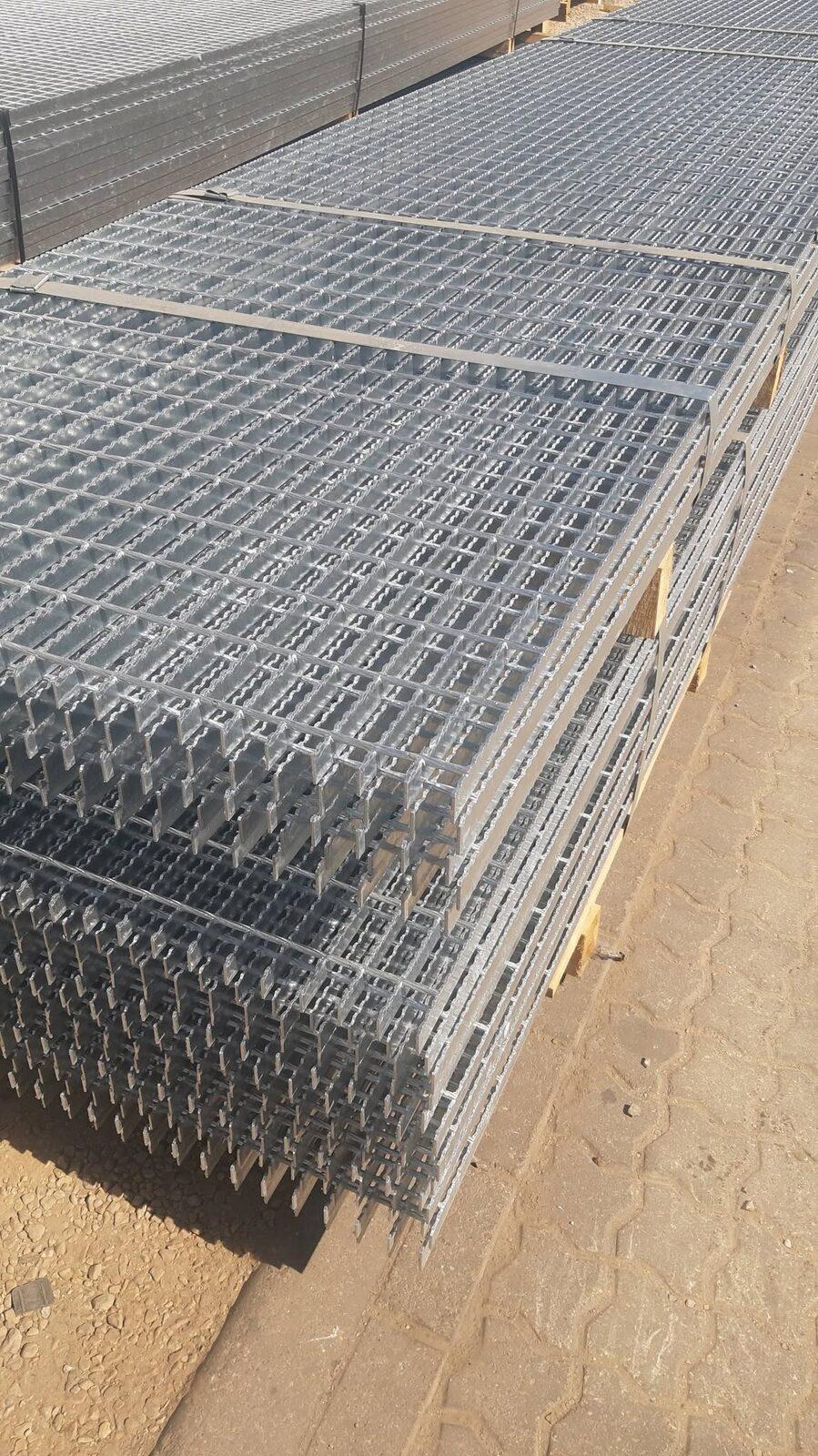 Galvanized welded grating