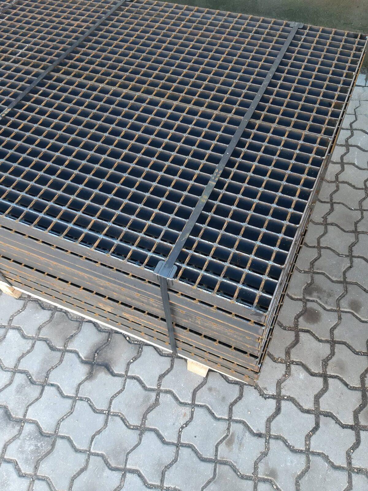 Ungalvanized black-steel welded grating