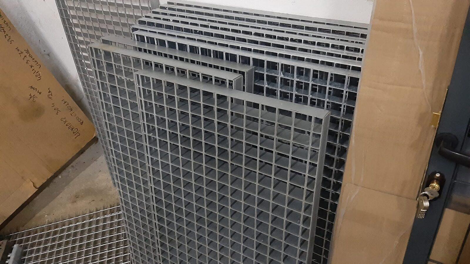 Galvanized welded grating panel