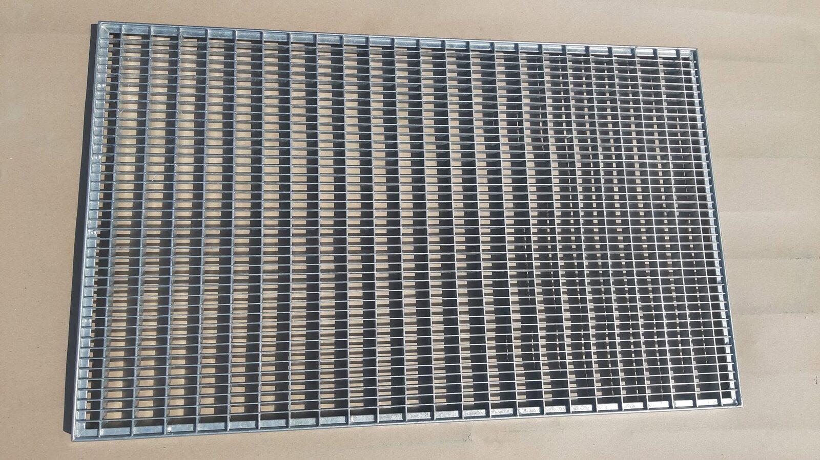 Galvanized welded grating, bar pitch and edge
