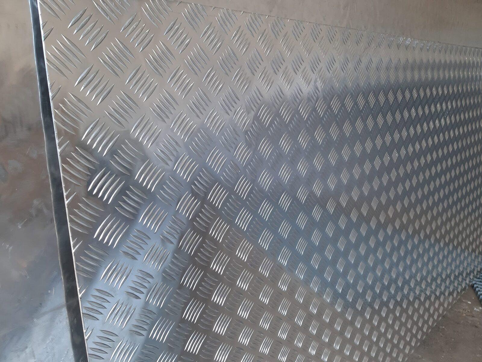 Five-bar chequer plate