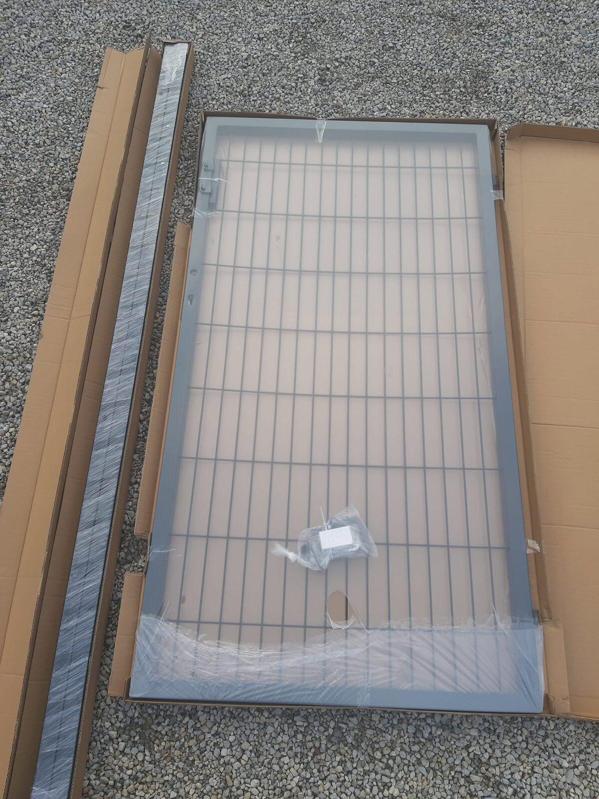 Steel gate with fittings