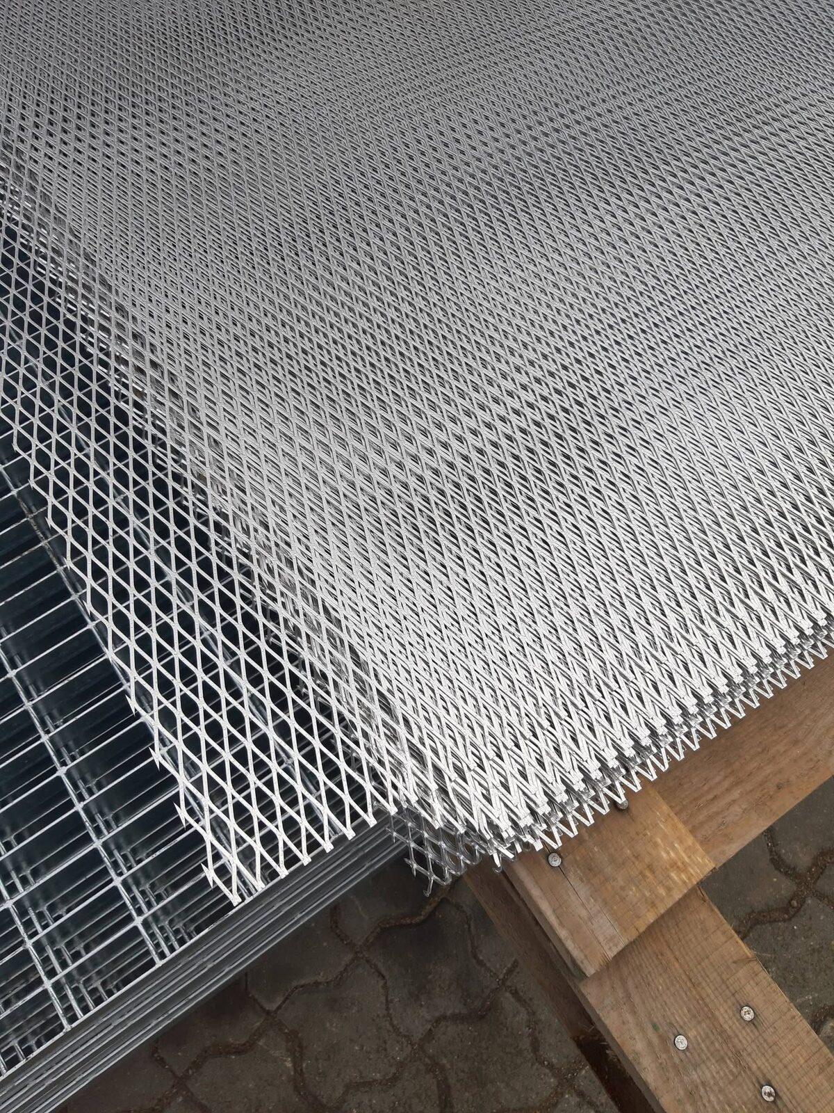 Galvanized expanded metal and welded grating